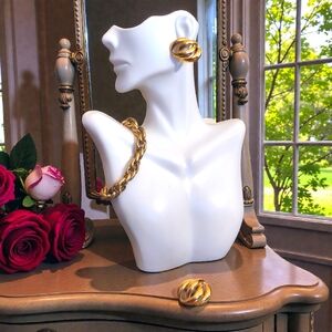 Vtg Goldtone Necklace and Earring Bundle